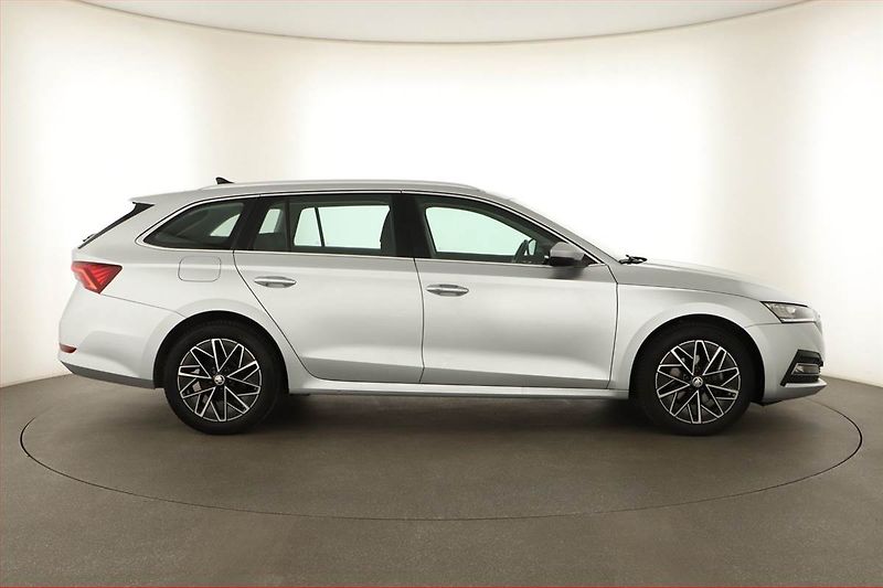 Škoda Octavia (2022) Style 1.5 TSI e-tec - fotka 6 z 14