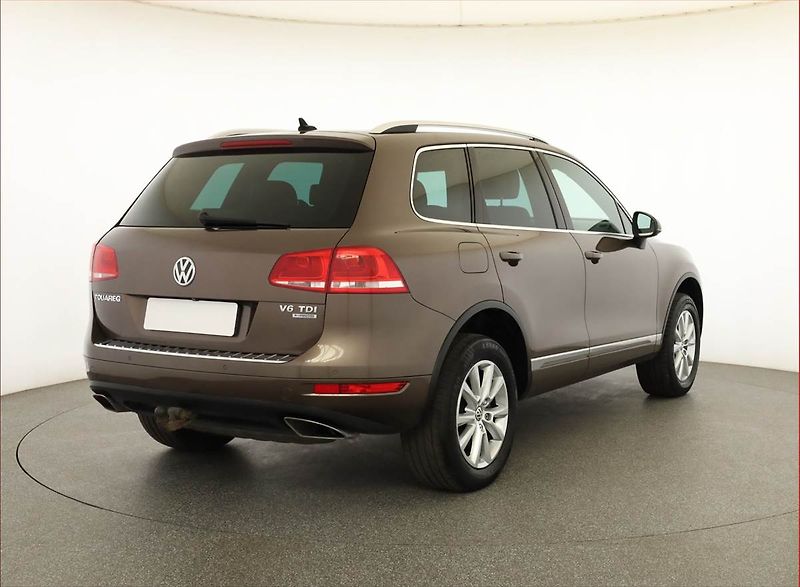 Volkswagen Touareg (2011) 3.0 TDI, 4X4, Automat - fotka 5 z 21