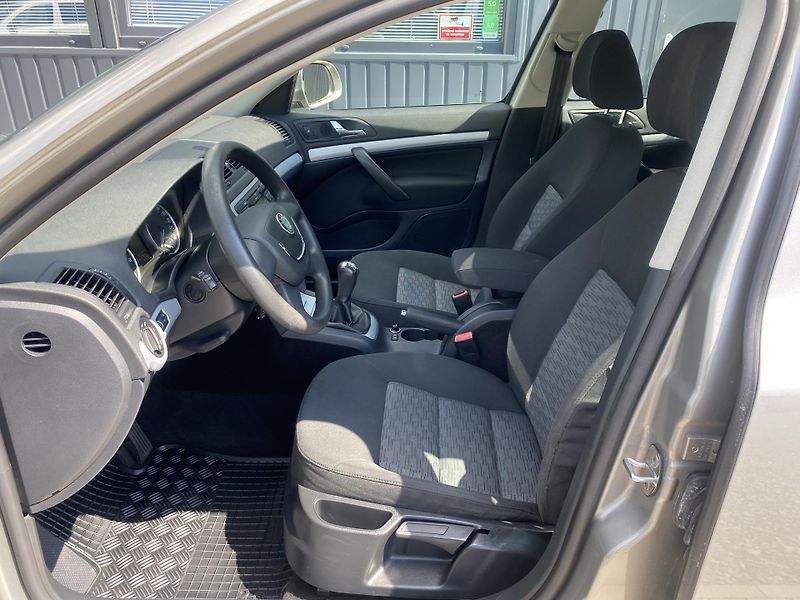 Škoda Octavia 1.6i 75kW - KLIMATIZACE - PDC - fotka 12 z 35