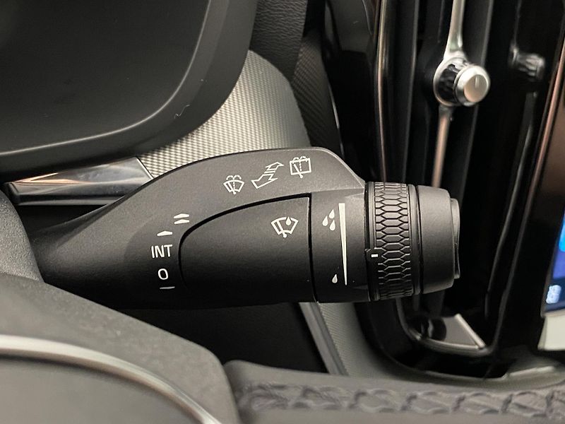 Volvo XC60 T8 AWD DARK PLUS REZERVACE - fotka 22 z 46