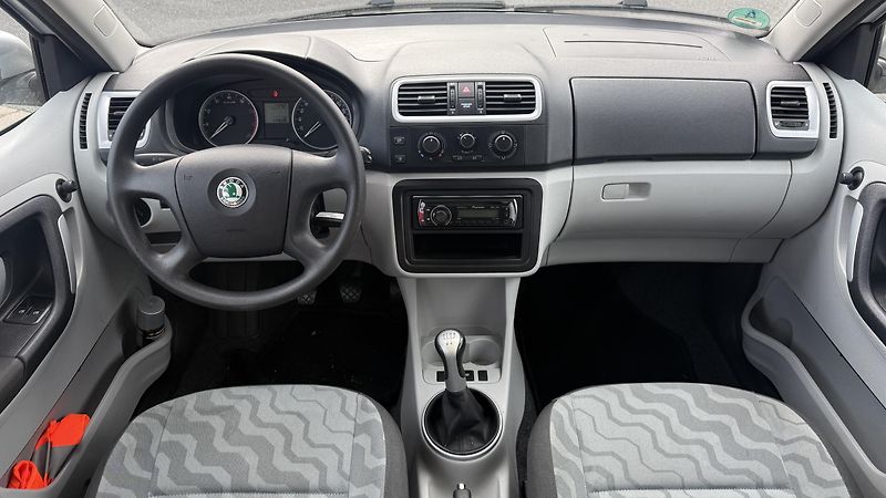 Škoda Fabia (2009) 1.4 16V 63KW 115 TIS KM KLIMA - fotka 15 z 20