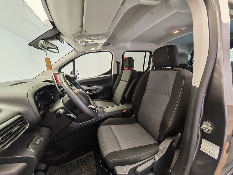 Toyota ProAce City 1.2T 110k  Family - fotka 19 z 35