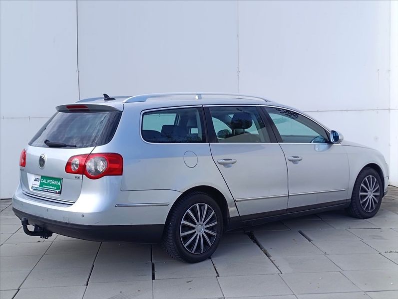 Volkswagen Passat 2,0 TDi Kůže Navigace Tažné - fotka 6 z 37