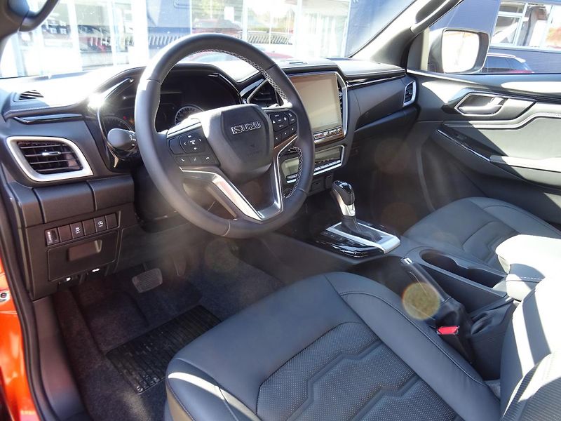 Isuzu D-Max V-Cross 1.9L 163K 4x4 6st. A/T - fotka 19 z 50