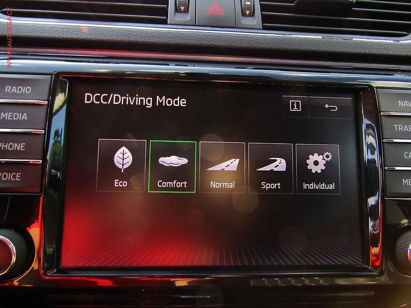 Škoda Superb (2016) 2.0 TDI 4x4, ČR, DSG, bixen - fotka 19 z 25