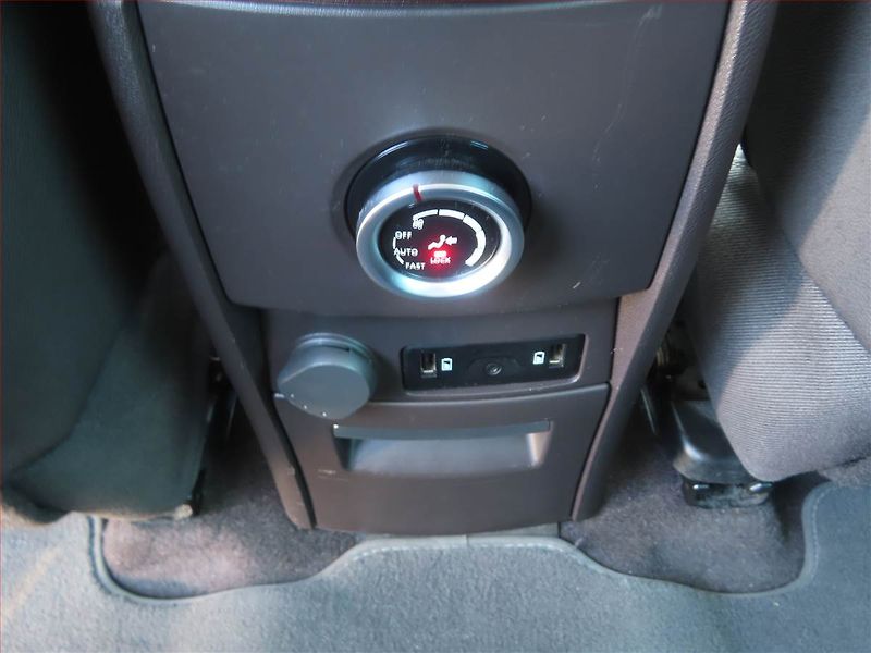 Renault Espace (2015) 1.6 dCi, Automat, 7 míst, Navi - fotka 29 z 29