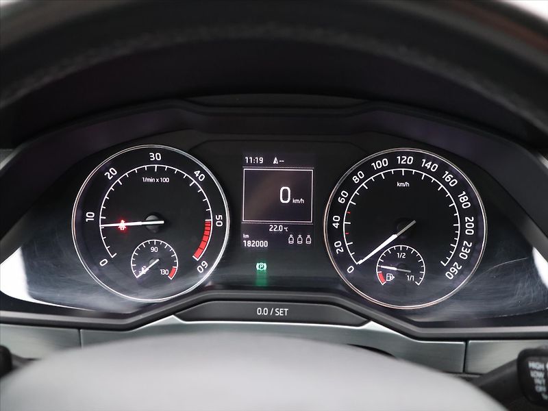 Škoda Superb 2,0 TDI 110kW CZ Aut.klima Nav - fotka 18 z 31