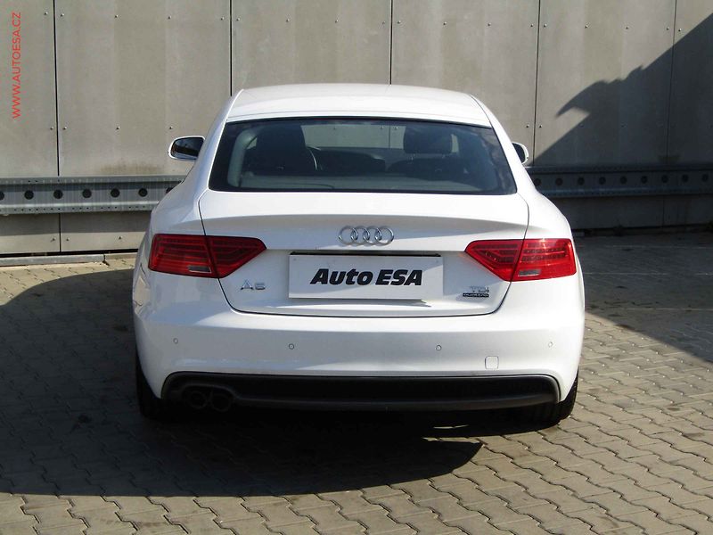 Audi A5 (2016) 2.0 TDi Quattro, AT, park - fotka 5 z 17
