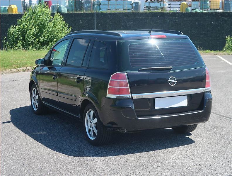 Opel Zafira (2006) 1.8, 7 míst, po STK - fotka 4 z 13