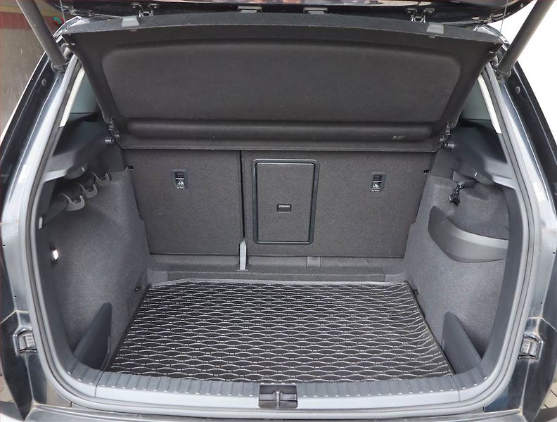 Škoda Karoq (2018) 1.6 TDI, Automat, Navi - fotka 14 z 20