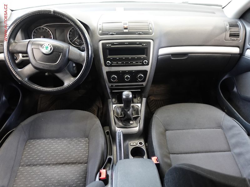 Škoda Octavia (2011) 1.6TDi, ČR, AC, temp - fotka 8 z 19