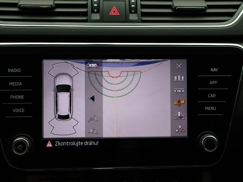 Škoda Superb 2,0 TSI DSG CZ Style 1.Maj DPH - fotka 23 z 32