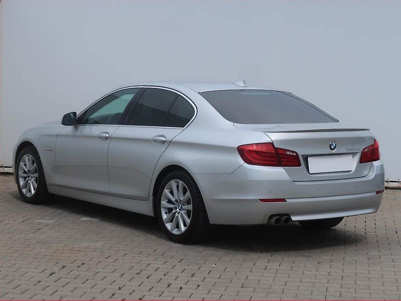 BMW Řada 5 (2010) 530d, Automat, Xenony - fotka 4 z 16