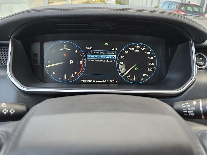 Land Rover Range Rover VOGUE 4,4 V8 250kW 4x4 TAŽNÉ - fotka 39 z 61