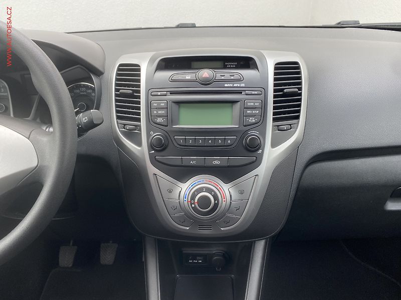 Hyundai ix20 (2013) 1.6 CRDi, AC, park. čidla - fotka 12 z 16