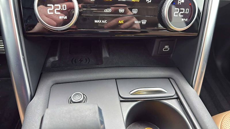 Land Rover Discovery R-Dynamic 3.0l MHEV AWD 8AT (2 - fotka 22 z 46