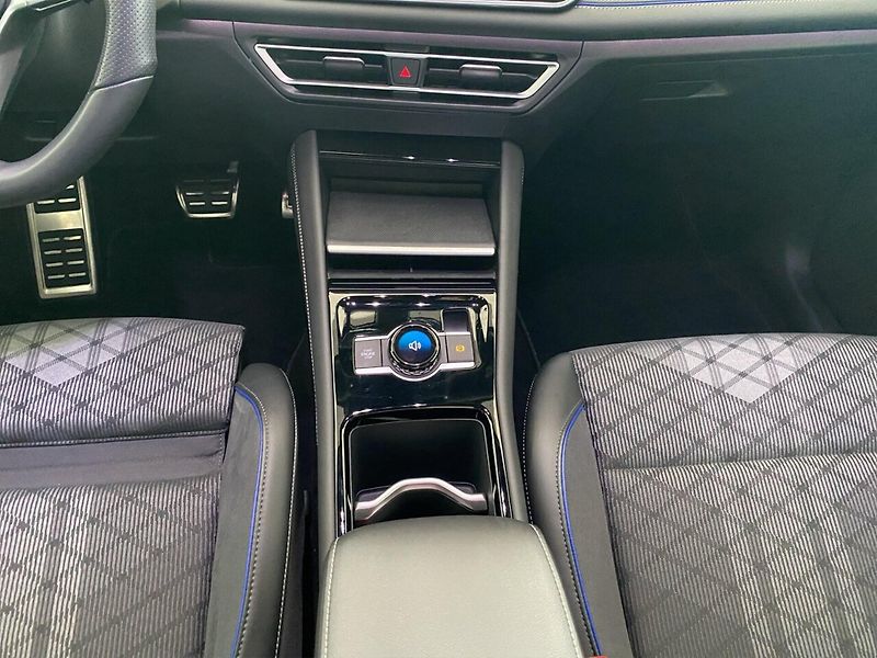 Volkswagen Tiguan TDI 4M R-Line Pano NezT 360 IQ - fotka 10 z 12