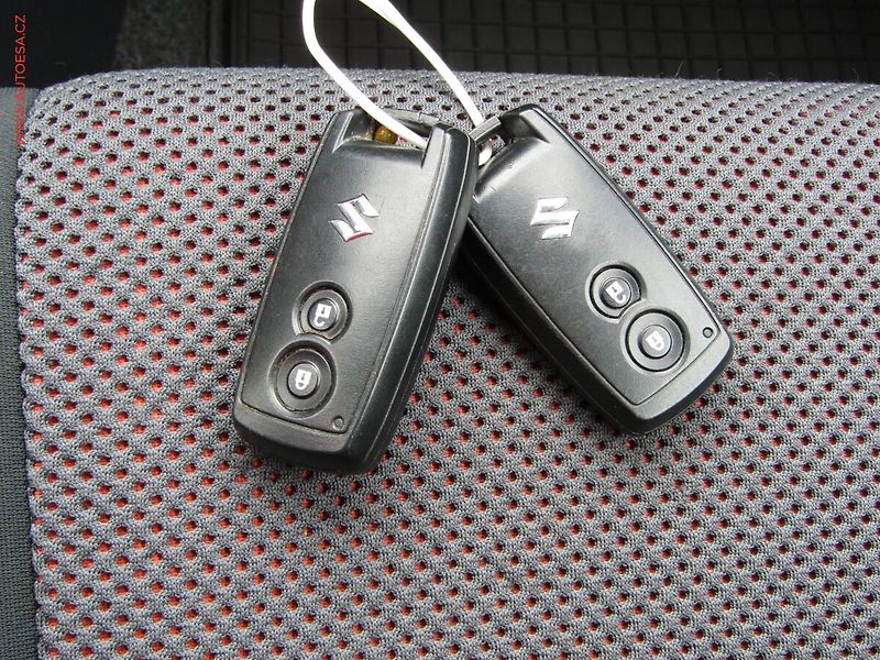 Suzuki SX4 (2007) 1.6 i - fotka 15 z 16