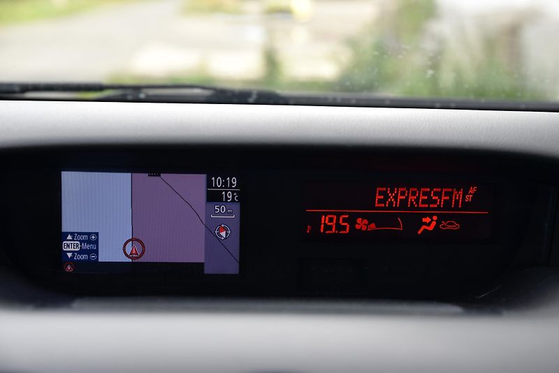 Mazda CX-7 2.2 MZR-CD 4WD,NAVI,VÝHŘEV,TZ - fotka 21 z 39
