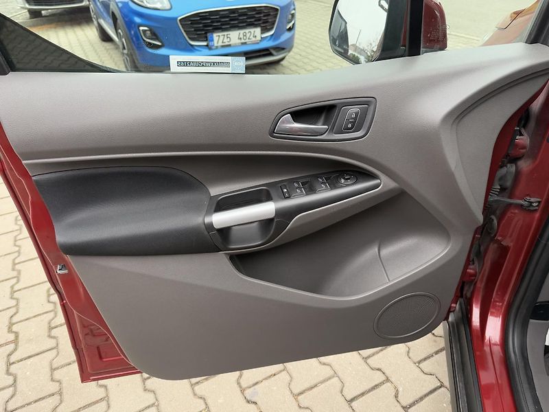 Ford Tourneo Connect (2019) 1,5-PANORAM-TAŽNÉ-VYHŘ.SEDAČKY - fotka 34 z 53