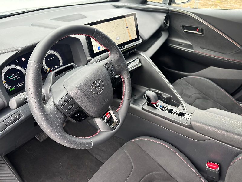 Toyota C-HR 2,0 HEV e-CVT GR Sport - fotka 11 z 29