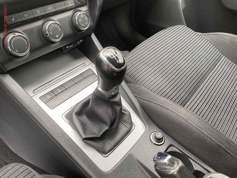 Škoda Octavia (2016) 1.6 TDi, ČR, Ambition, +kola - fotka 16 z 17