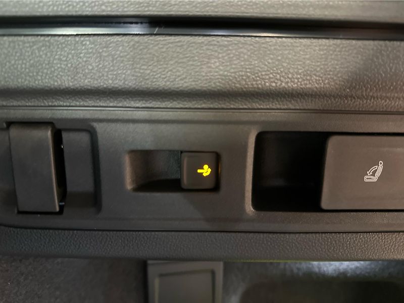 Volkswagen Passat Elegance 2,0 TDI 110 kW - fotka 17 z 25