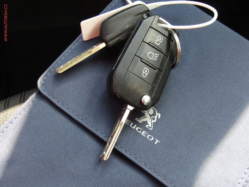 Peugeot 308 (2016) 1.6 HDi, ČR, Active, navi - fotka 20 z 20
