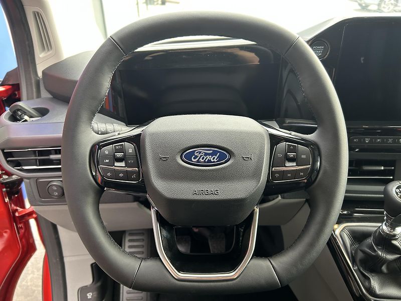 Ford Tourneo Custom Titanium L1 2.0 EcoBlue 110 kW - fotka 21 z 36