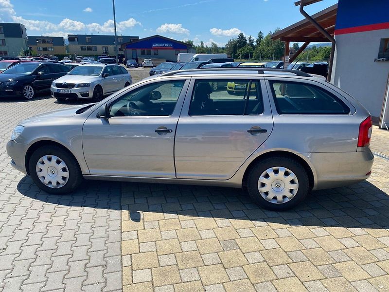 Škoda Octavia (2009) KOMBI 1.6 MPi - fotka 6 z 31