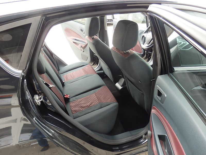 Ford Fiesta 1.4i ZÁLOHOVÁNO - fotka 9 z 14