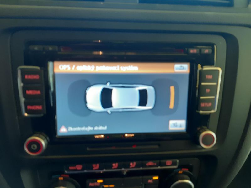 Volkswagen Jetta 1.2 TSI DigiKlima 33000km!! - fotka 12 z 22