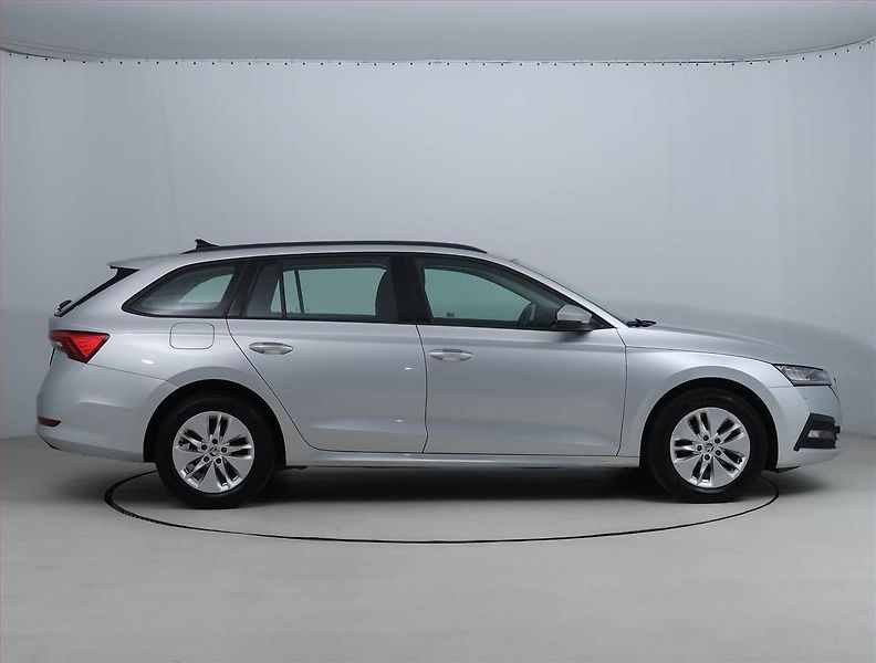 Škoda Octavia (2023) Ambition 2.0 TDI, ČR,1.maj - fotka 6 z 17