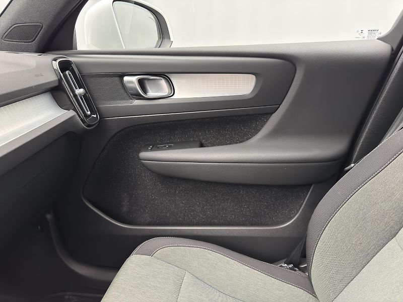 Volvo XC40 D3 MOMENTUM AUT  - fotka 27 z 46