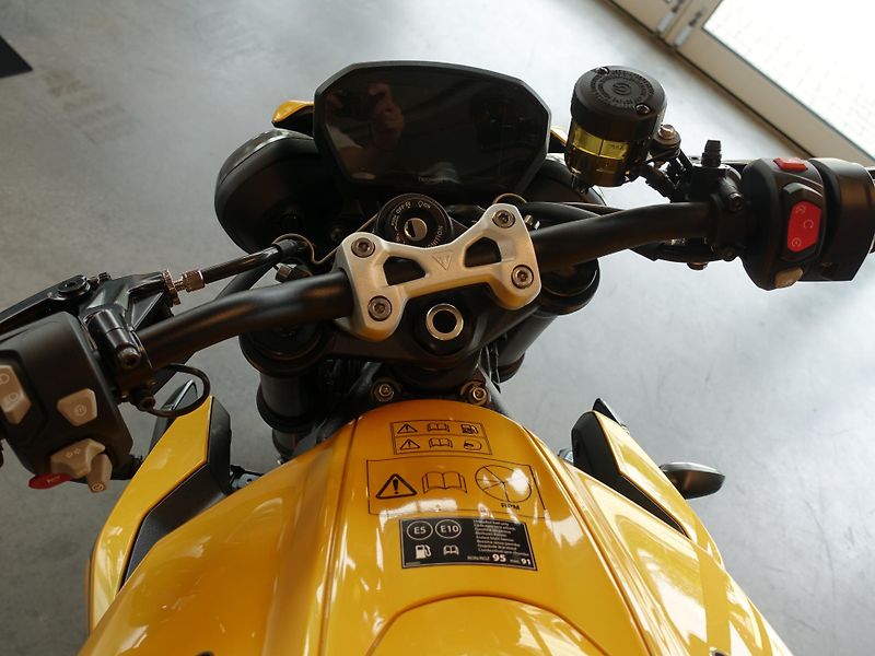 Triumph Street Triple 765 RS (2026) Akce + záruka 2+2 - fotka 6 z 10