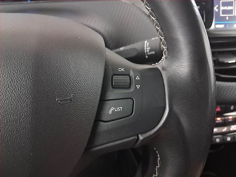 Peugeot 2008 (2018) Allure 1.2 PureTech, Automat - fotka 19 z 20