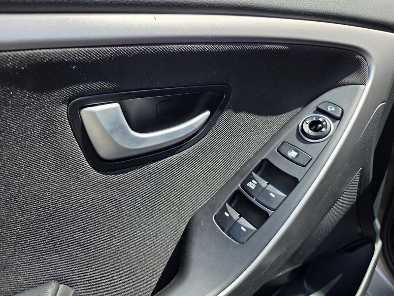 Hyundai i30 (2015) 1.6-NÍZKÁ SPOTŘEBA-AUT-SENZORY - fotka 27 z 28