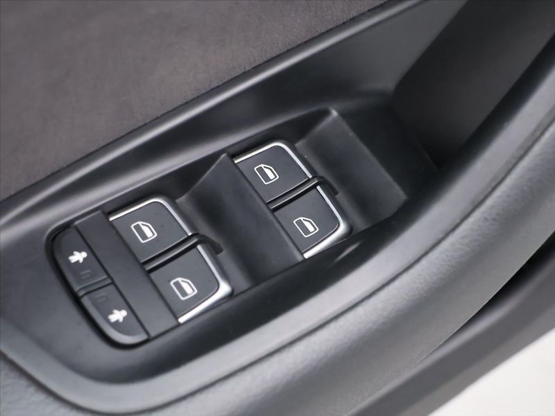Audi A6 Avant 3,0 TDI 150kW Klima Pano - fotka 15 z 31