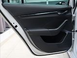 Škoda Octavia 2,0 TDI VÝHŘEV 1. MAJ ČR DPH - náhled 38