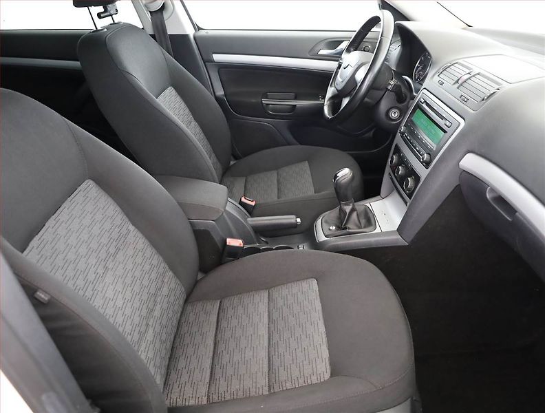 Škoda Octavia (2011) Ambiente 1.8 TSI, Tempomat - fotka 7 z 17