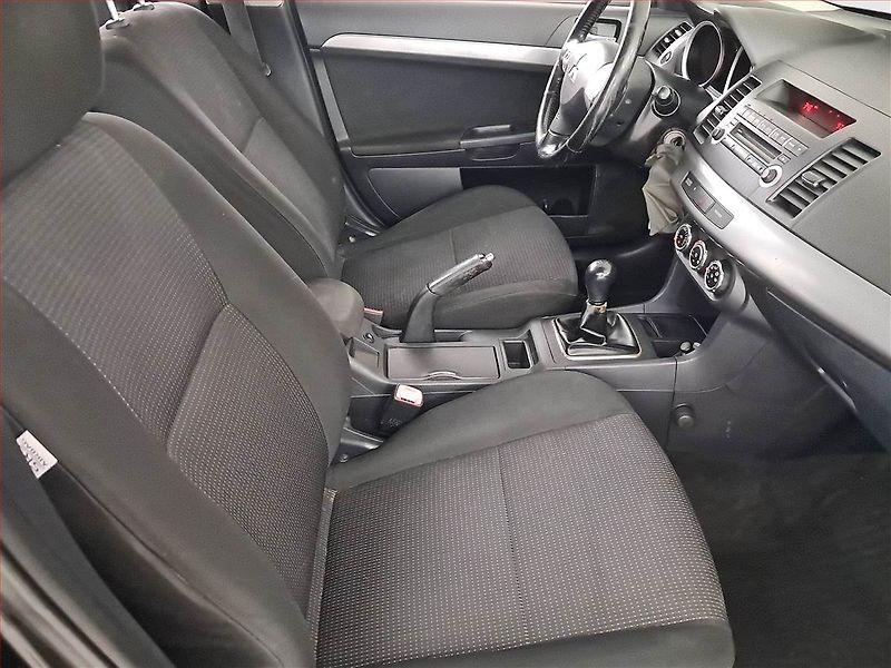 Mitsubishi Lancer (2011) 1.6 MIVEC - fotka 9 z 17