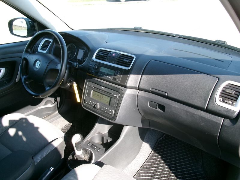 Škoda Fabia (2007) 1,4 16V AC ALU VÝHŘEV - fotka 23 z 27