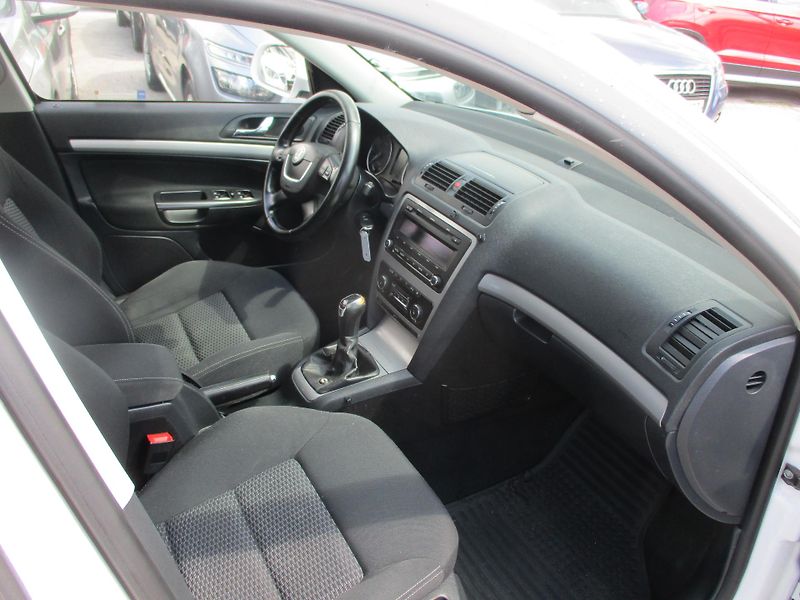 Škoda Octavia (2011) combi II 4x4 1,6 TDi   - fotka 5 z 9