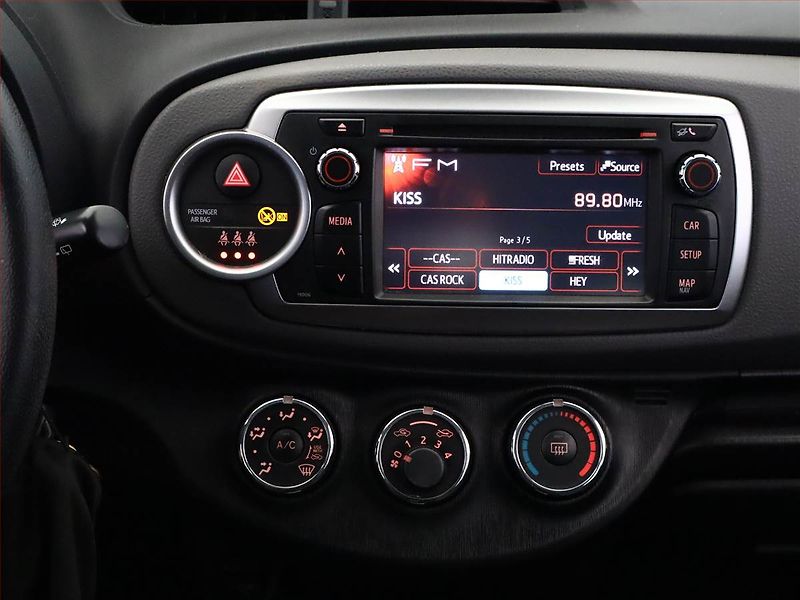 Toyota Yaris (2013) 1.33 Dual VVT-i, Park. senzory - fotka 9 z 12