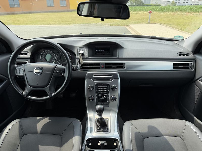 Volvo XC70 2.4 D4 4X4 MANUAL SERVISKA - fotka 11 z 45