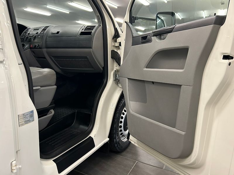 Volkswagen Transporter (2008) T5 Doka MAN 2008 - fotka 29 z 55