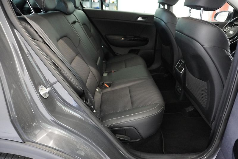 Kia Sportage 2,0 CRDI 4WD ADVANCE - fotka 25 z 31