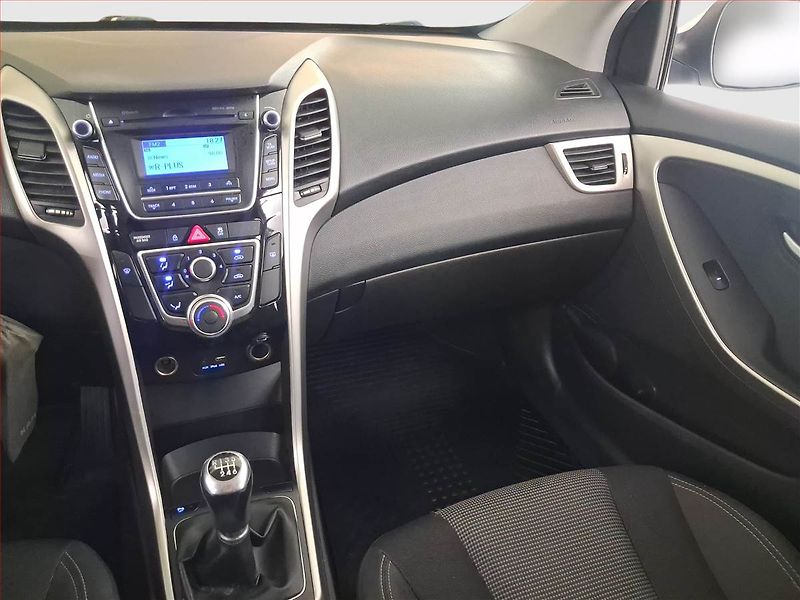 Hyundai i30 (2016) 1.6 GDI, ČR,1.maj, Tempomat - fotka 8 z 16