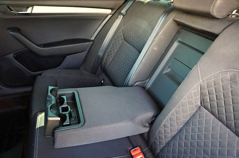 Škoda Superb (2015) STYLE 2,0 TDI 140 kW - fotka 20 z 43