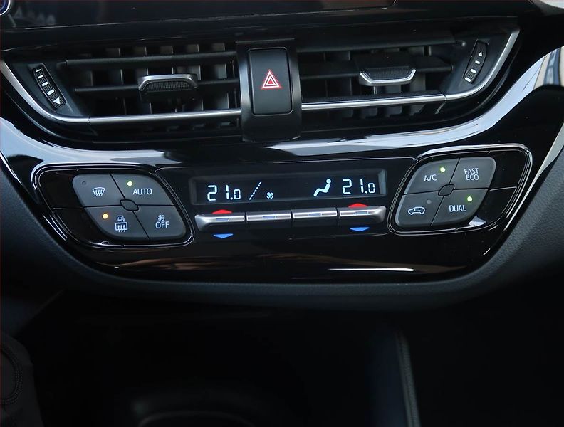 Toyota C-HR (2021) 1.2 Turbo, Serv.kniha - fotka 17 z 20